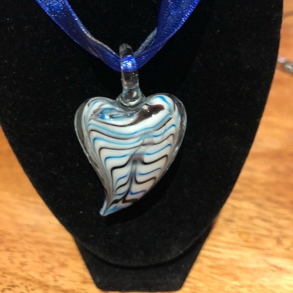Glass blue swirl heart pendant - Picture 1 of 2